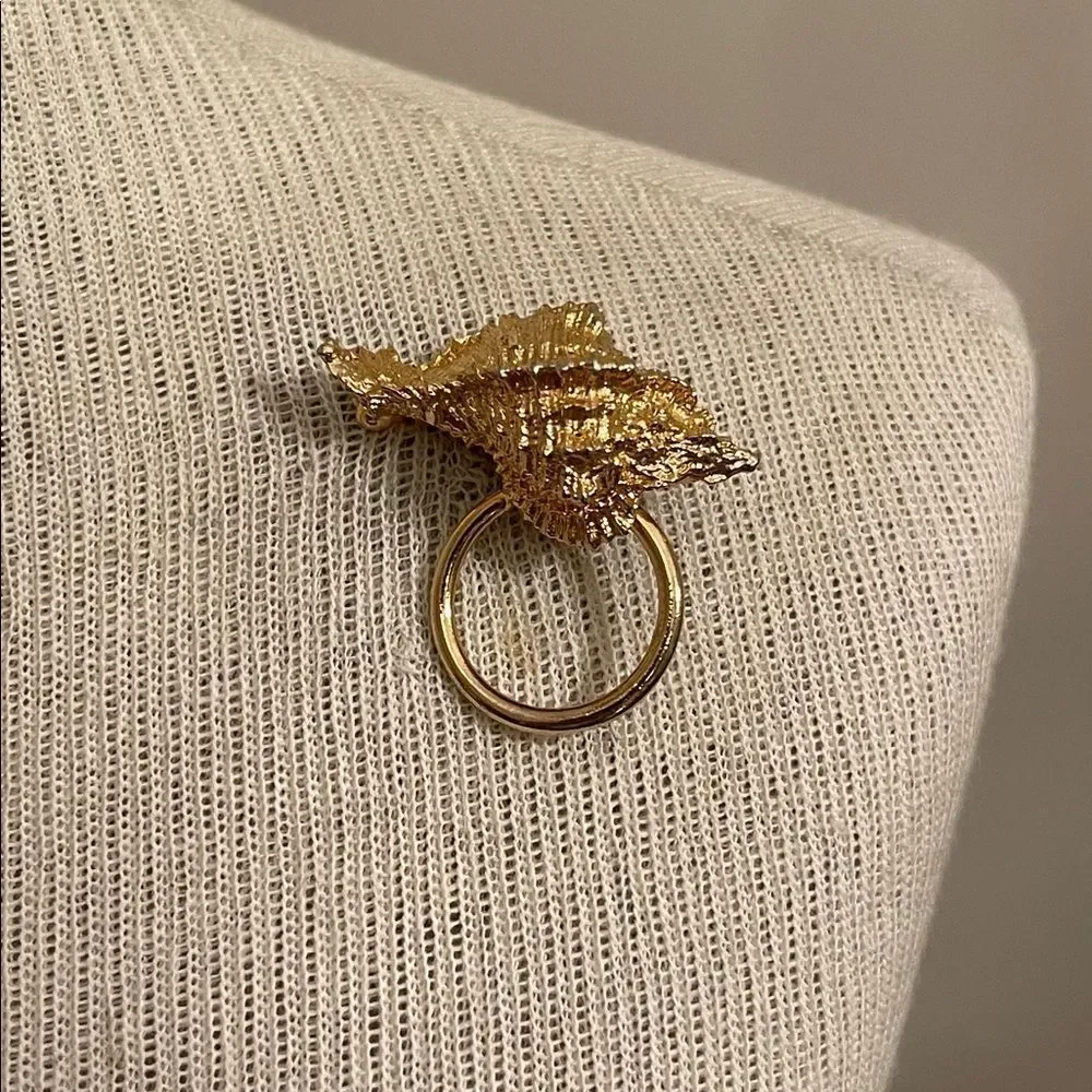 Vintage Seashell Eyeglass Holder Pin/Brooch - Scarf Ring - Gold-tone